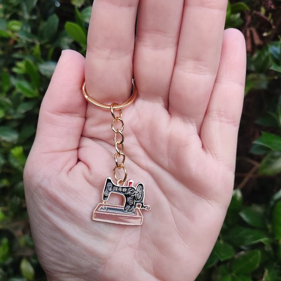 Sewing Machine Keychain - Picture 1 of 3
